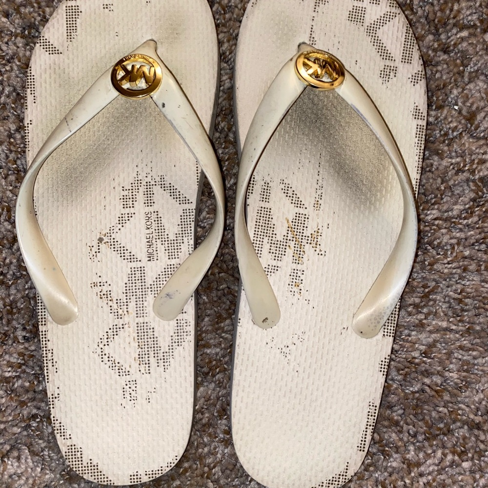 Michael Kors, Kate Spade & more brands - Picture 5 of 12